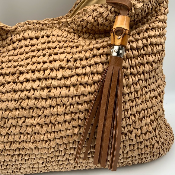 Tommy Bahama Medium Woven Straw Tote Bag. With Tassel. (NWT). - Picture 3 of 6